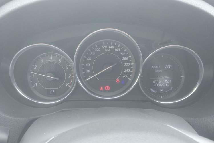 Used Mazda Atenza 2014 2.0L Blue Sky Luxury Edition Odometer Close Up