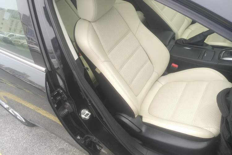 Used Mazda Atenza 2014 2.0L Blue Sky Luxury Edition Right Front Seat