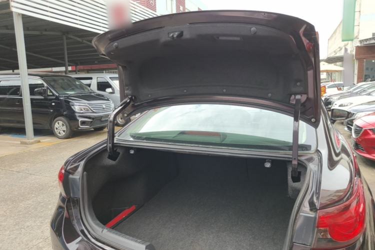 Used Mazda Atenza 2014 2.0L Blue Sky Fashion Edition Trunk