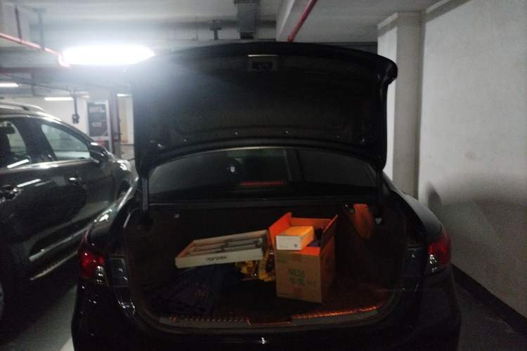 Used Mazda Atenza 2014 2.5L Blue Sky Prestige Edition Trunk