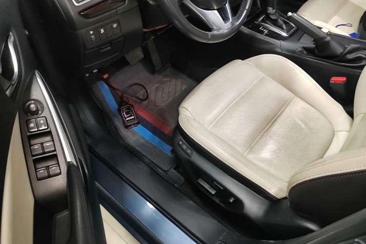 Used Mazda Atenza 2014 2.0L Blue Sky Luxury Edition Driver Seat