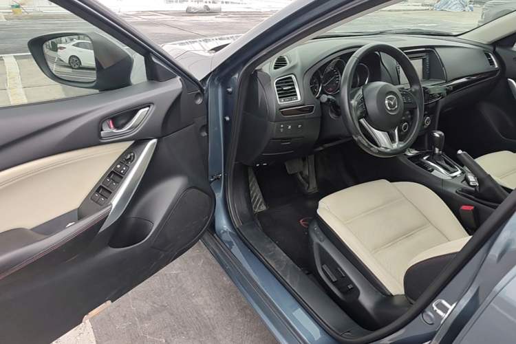 Used Mazda Atenza 2014 2.0L Blue Sky Luxury Edition Driver Seat