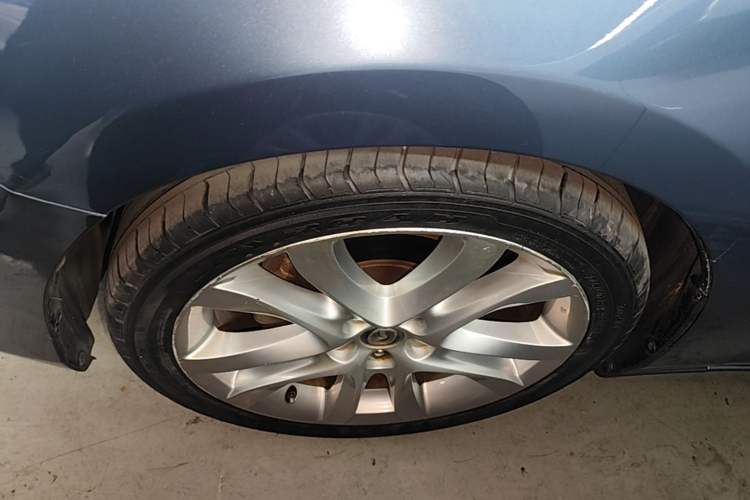 Used Mazda Atenza 2014 2.5L Blue Sky Prestige Edition Left Front Wheel Hub