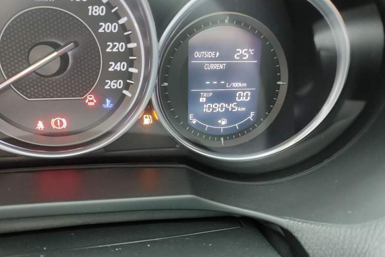 Used Mazda Atenza 2014 2.0L Blue Sky Fashion Edition Odometer Close Up