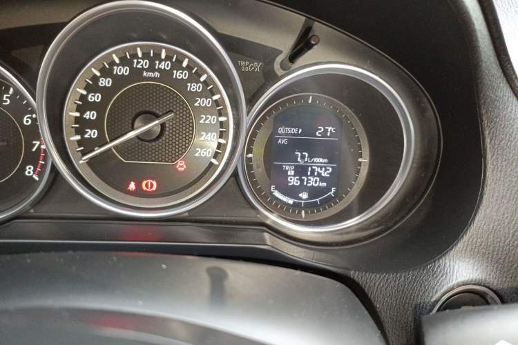 Used Mazda Atenza 2014 2.0L Blue Sky Luxury Edition Odometer Close Up