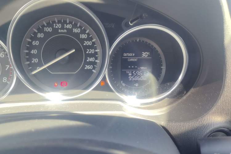 Used Mazda Atenza 2014 2.0L Blue Sky Luxury Edition Odometer Close Up