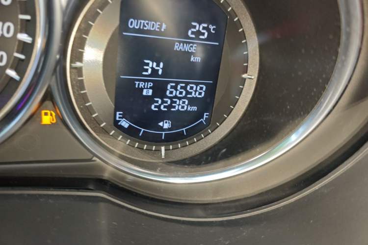 Used Mazda Atenza 2014 2.0L Blue Sky Luxury Edition Odometer Close Up