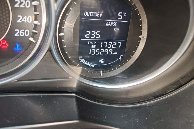 Used Mazda Atenza 2014 2.0L Blue Sky Luxury Edition Odometer Close Up