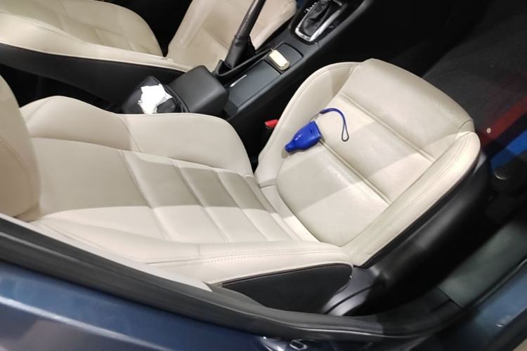 Used Mazda Atenza 2014 2.0L Blue Sky Luxury Edition Right Front Seat