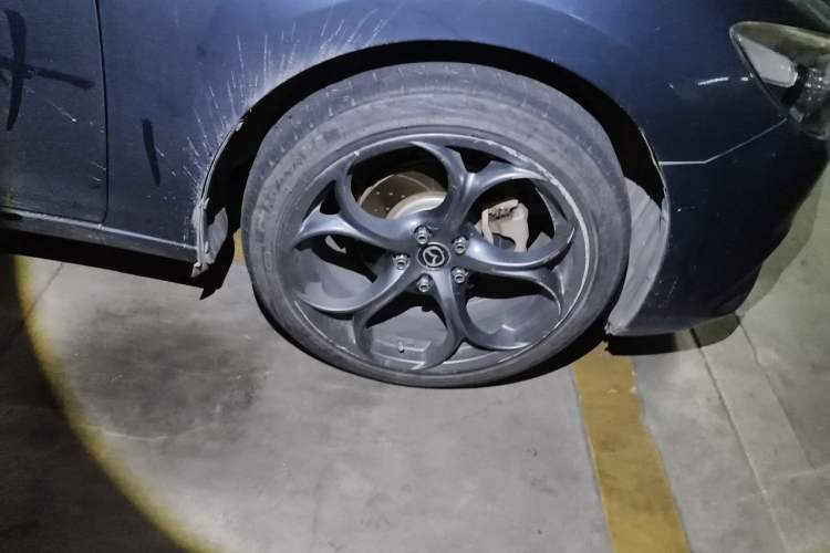Used Mazda Atenza 2014 2.5L Sky Blue Supreme Edition Right Front Wheel Hub