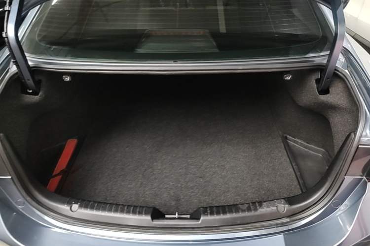 Used Mazda Atenza 2014 2.0L Blue Sky Luxury Edition Trunk
