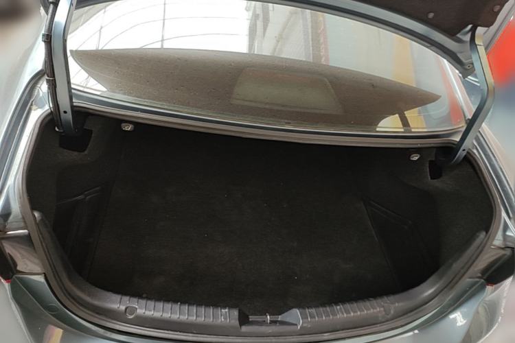 Used Mazda Atenza 2014 2.0L Blue Sky Fashion Edition Trunk