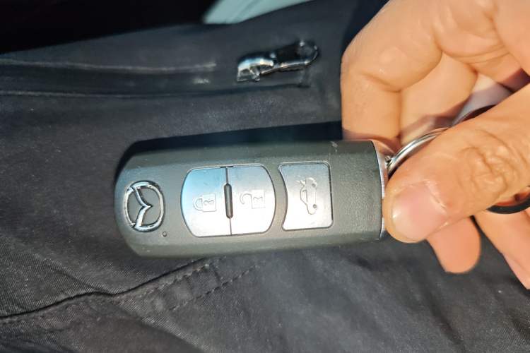 Used Mazda Atenza 2014 2.0L Blue Sky Luxury Edition Vehicle Key