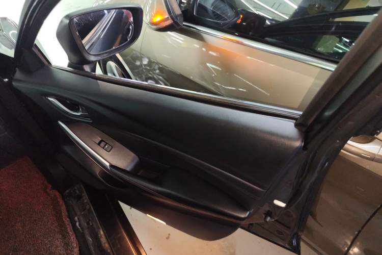 Used Mazda Atenza 2014 2.0L Blue Sky Luxury Edition Interior 1