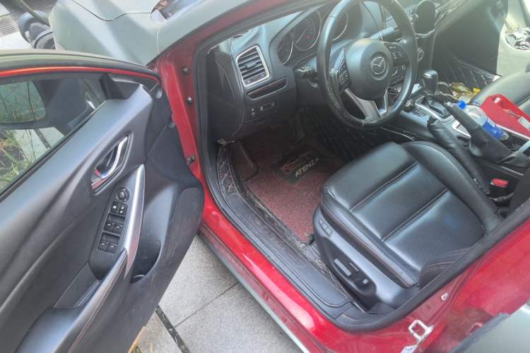 Used Mazda Atenza 2014 2.0L Blue Sky Luxury Edition Interior 3