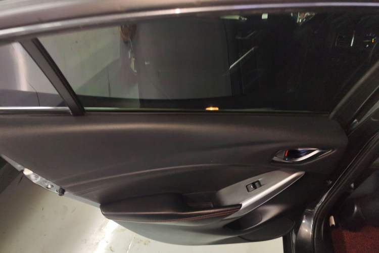 Used Mazda Atenza 2014 2.0L Blue Sky Luxury Edition Interior 4