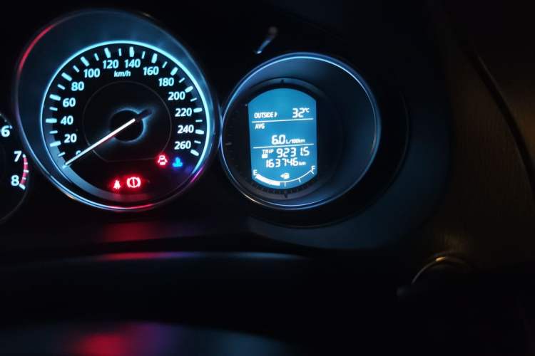 Used Mazda Atenza 2014 2.0L Blue Sky Fashion Edition Odometer Close Up