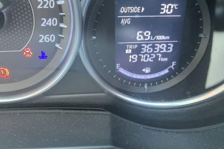 Used Mazda Atenza 2014 2.0L Blue Sky Luxury Edition Odometer Close Up