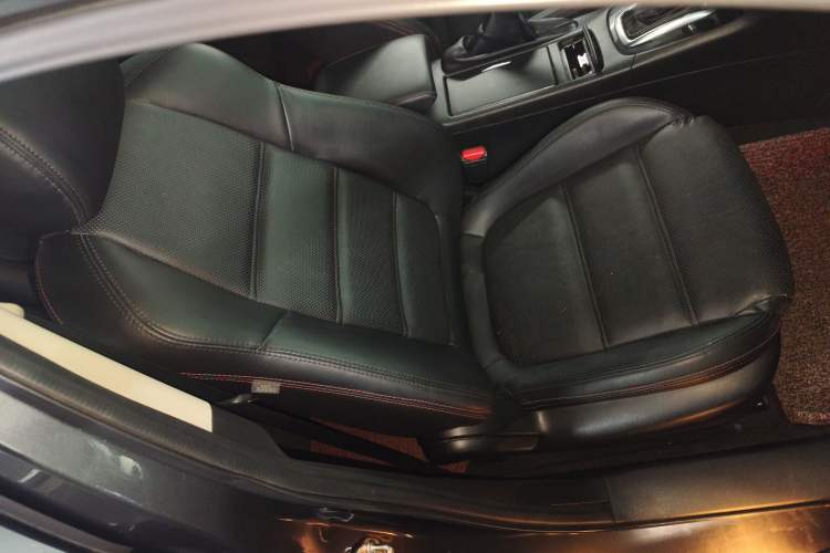 Used Mazda Atenza 2014 2.0L Blue Sky Luxury Edition Right Front Seat
