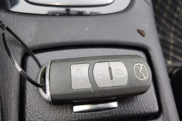 Used Mazda Atenza 2014 2.0L Blue Sky Luxury Edition Interior 1