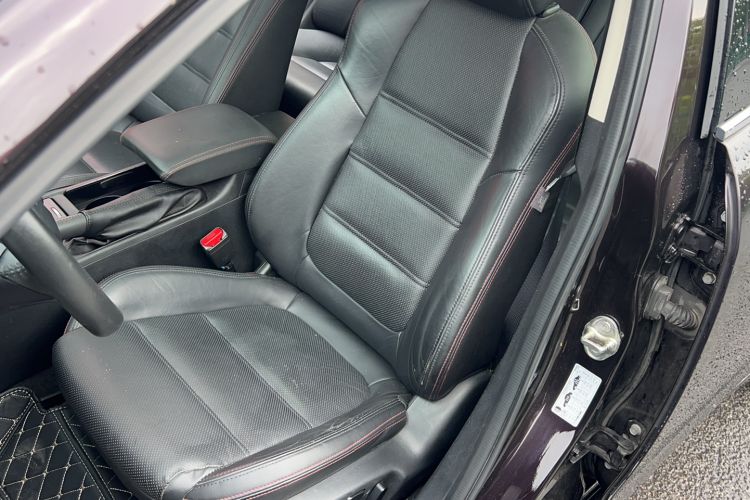 Used Mazda Atenza 2014 2.0L Blue Sky Luxury Edition Interior 2