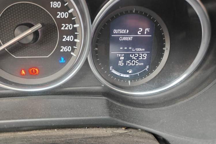 Used Mazda Atenza 2014 2.0L Blue Sky Fashion Edition Odometer Close Up