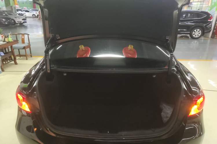 Used Mazda Atenza 2014 2.0L Blue Sky Luxury Edition Trunk