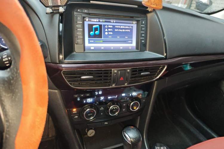 Used Mazda Atenza 2014 2.0L Blue Sky Luxury Edition Audio And AC Panel