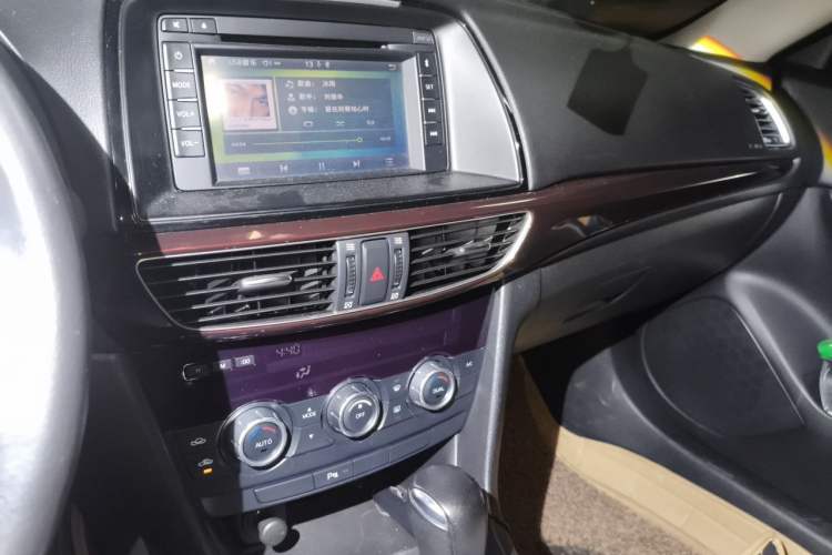 Used Mazda Atenza 2014 2.0L Blue Sky Luxury Edition Audio And AC Panel