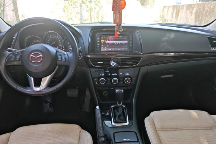 Used Mazda Atenza 2014 2.0L Blue Sky Luxury Edition Center Console