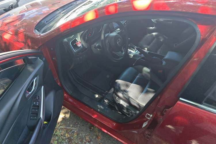 Used Mazda Atenza 2014 2.0L Blue Sky Luxury Edition Driver Seat