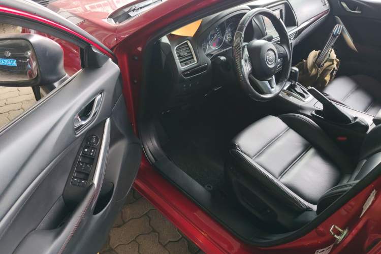 Used Mazda Atenza 2014 2.0L Blue Sky Luxury Edition Driver Seat