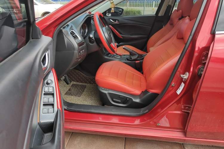 Used Mazda Atenza 2014 2.0L Blue Sky Luxury Edition Driver Seat