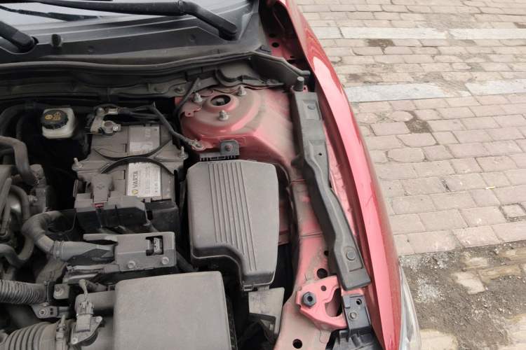 Used Mazda Atenza 2014 2.0L Blue Sky Luxury Edition Engine Bay Left