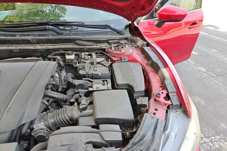 Used Mazda Atenza 2014 2.0L Blue Sky Luxury Edition Engine Bay Left