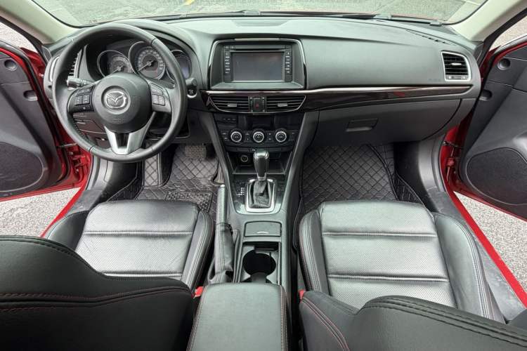 Used Mazda Atenza 2014 2.0L Blue Sky Luxury Edition Interior 1