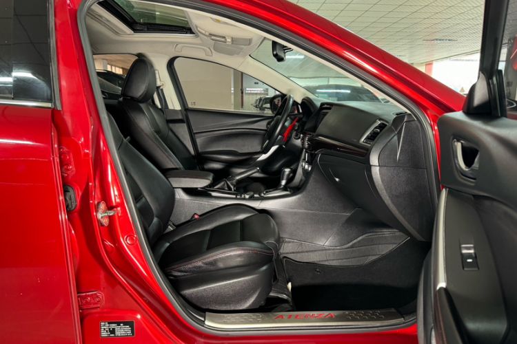 Used Mazda Atenza 2014 2.0L Blue Sky Luxury Edition Interior 10