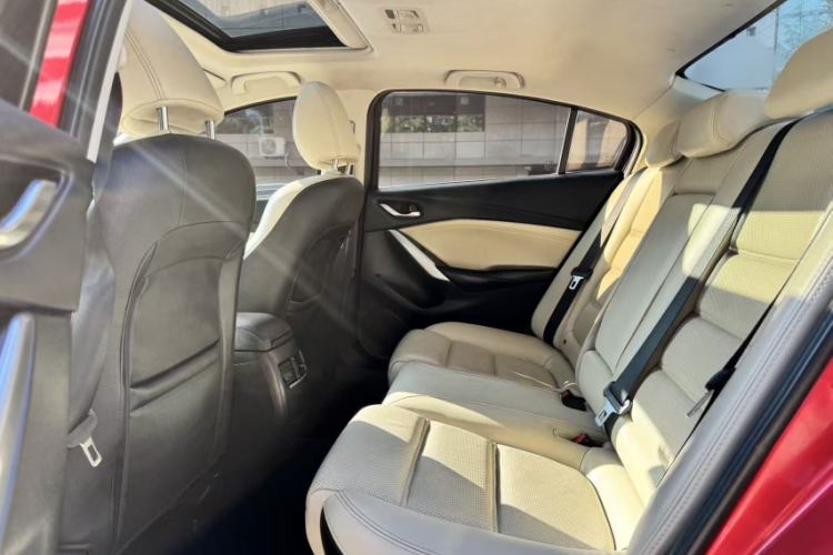 Used Mazda Atenza 2014 2.0L Blue Sky Luxury Edition Interior 2