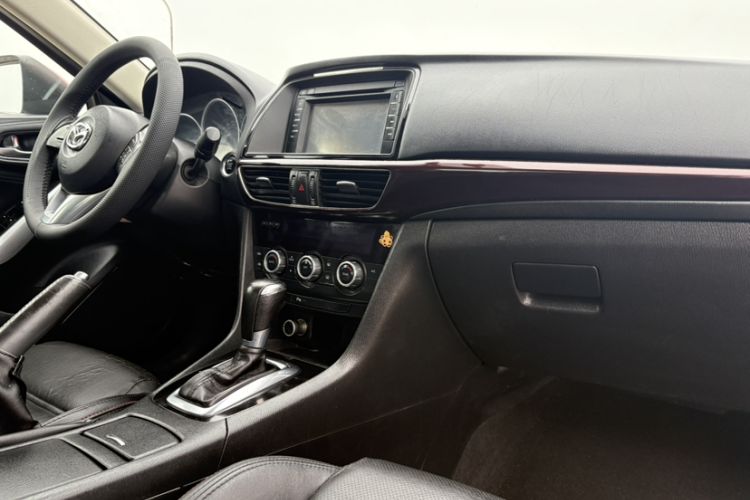 Used Mazda Atenza 2014 2.0L Blue Sky Luxury Edition Interior 2