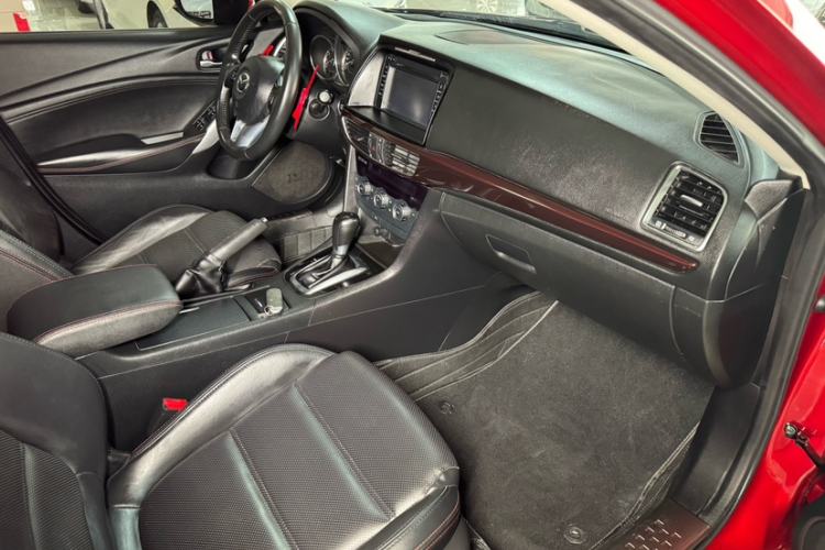 Used Mazda Atenza 2014 2.0L Blue Sky Luxury Edition Interior 2
