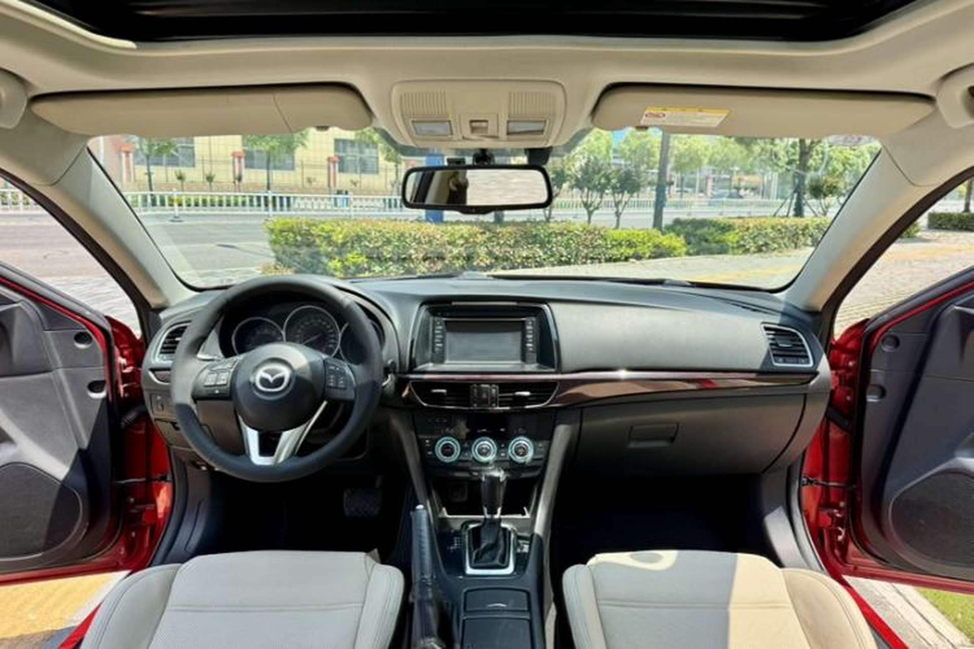 Used Mazda Atenza 2014 2.0L Blue Sky Luxury Edition Interior 2
