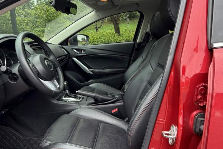 Used Mazda Atenza 2014 2.0L Blue Sky Luxury Edition Interior 2