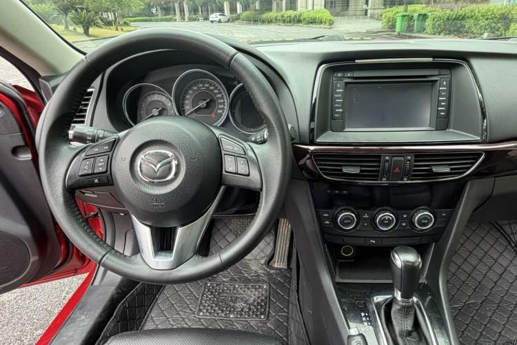 Used Mazda Atenza 2014 2.0L Blue Sky Luxury Edition Interior 4
