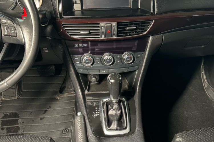 Used Mazda Atenza 2014 2.0L Blue Sky Luxury Edition Interior 5