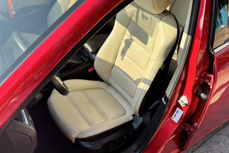 Used Mazda Atenza 2014 2.0L Blue Sky Luxury Edition Interior 6