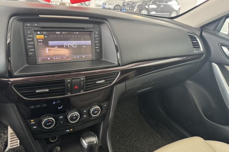 Used Mazda Atenza 2014 2.0L Blue Sky Luxury Edition Interior 6