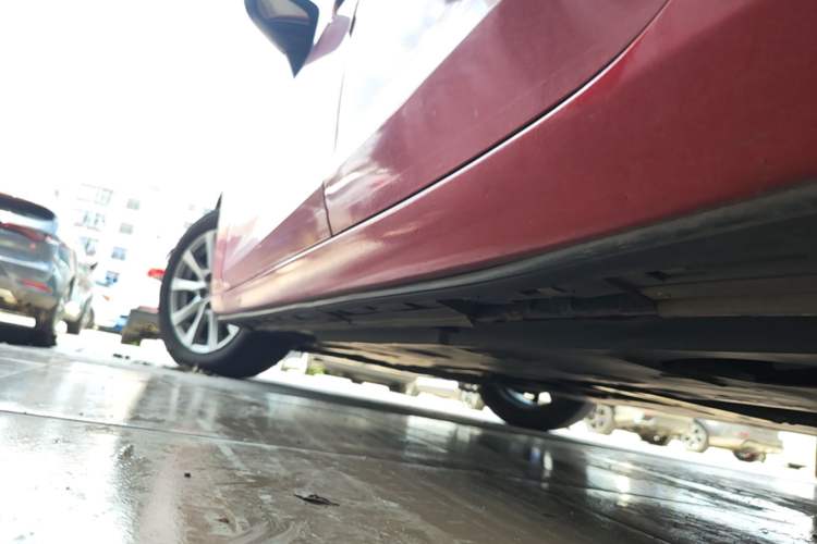 Used Mazda Atenza 2014 2.0L Blue Sky Luxury Edition Left Side Sill