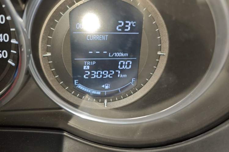 Used Mazda Atenza 2014 2.0L Blue Sky Luxury Edition Odometer Close Up