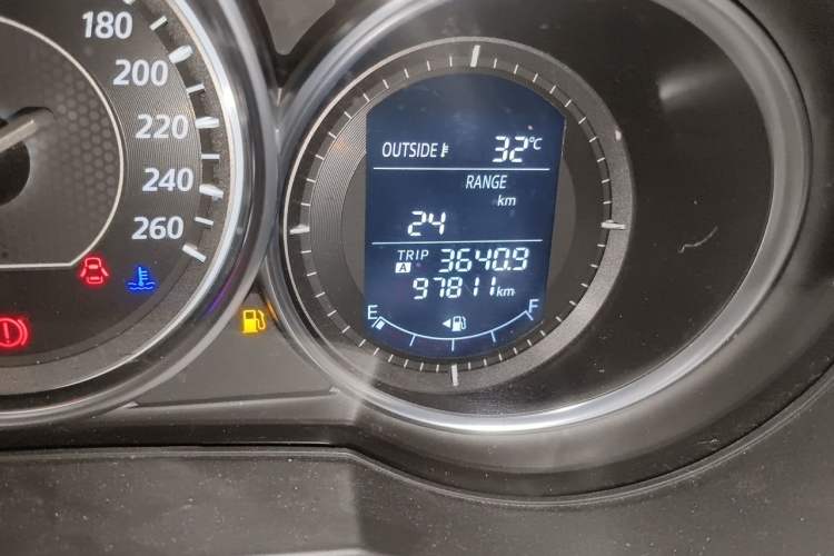 Used Mazda Atenza 2014 2.5L Blue Sky Prestige Edition Odometer Close Up