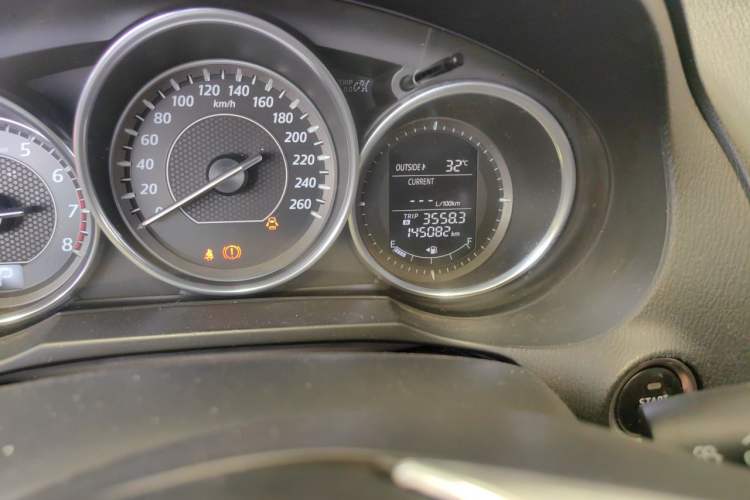 Used Mazda Atenza 2014 2.0L Blue Sky Luxury Edition Odometer Close Up